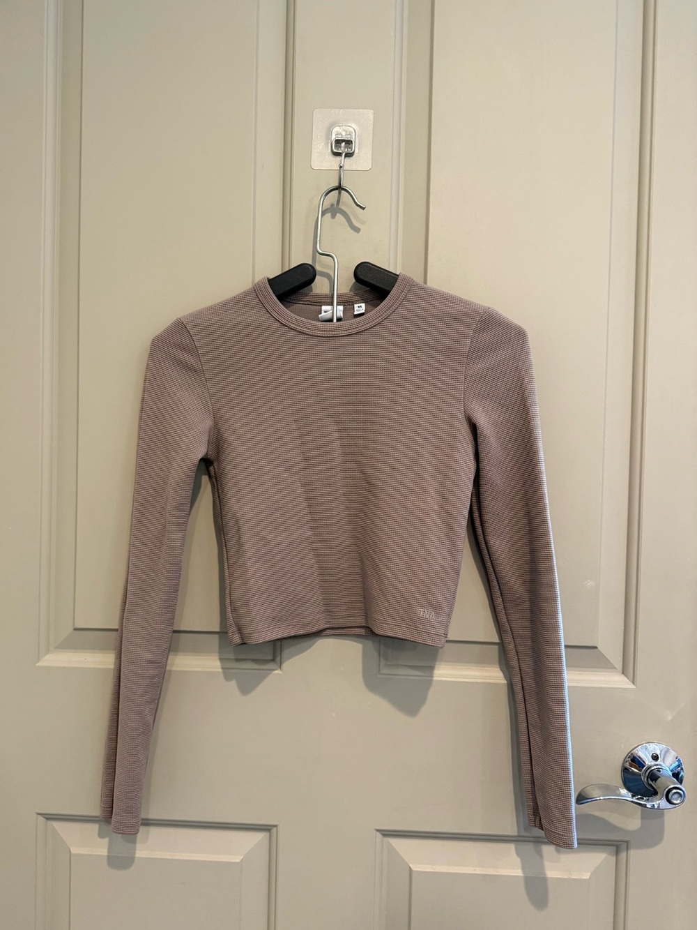 Aritzia Long-Sleeve Ribbed Crop Top in Mauve Taupe